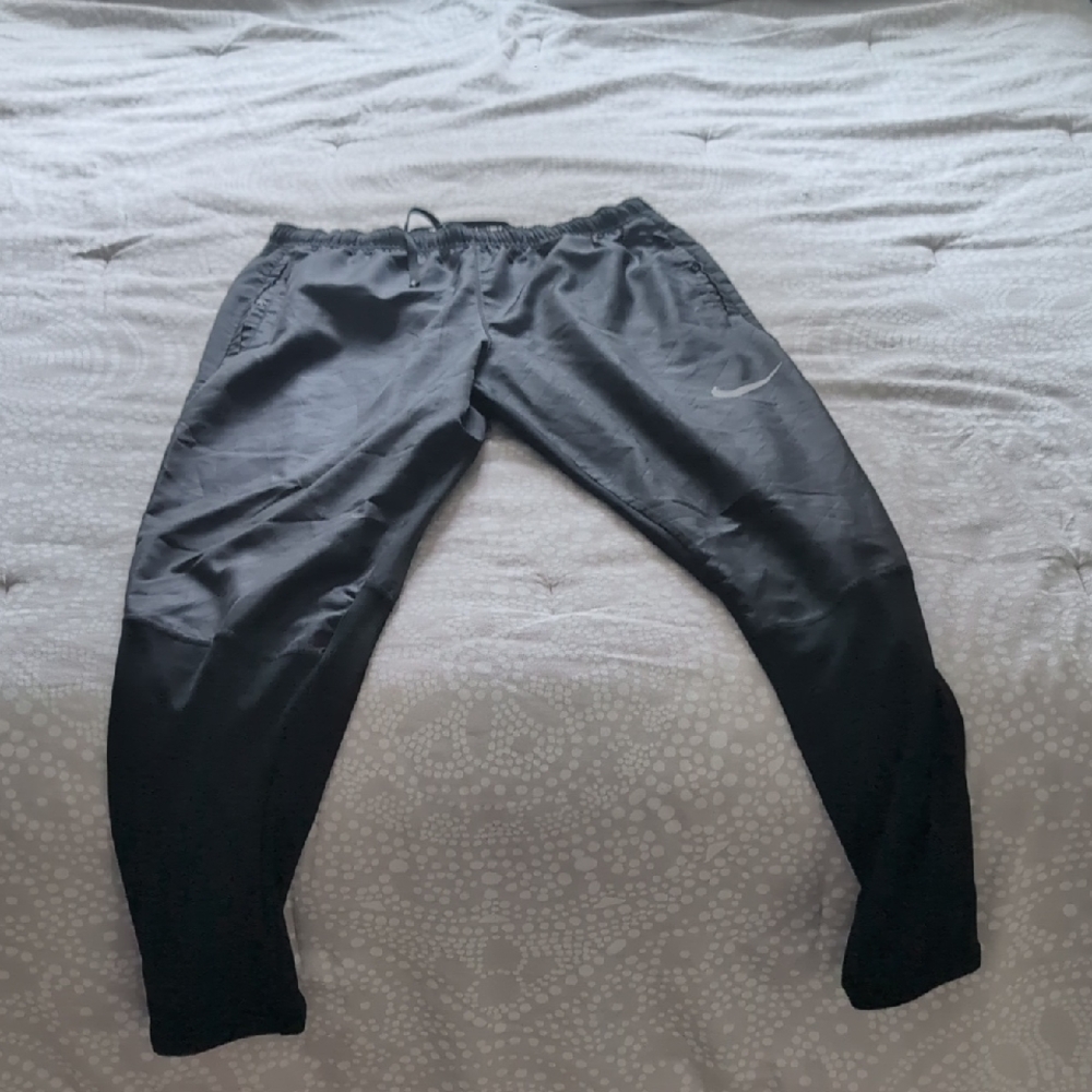 Nike Black Men's Athletic Joggers with Subtle Logo
